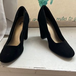 Like new- black suede shoes
